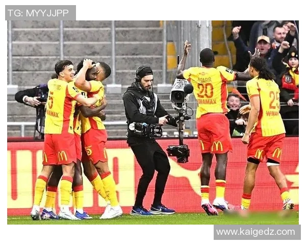 球迷炸锅:欧洲杯这一行为引热议! 球迷炸锅:欧洲杯这一行为引热议!